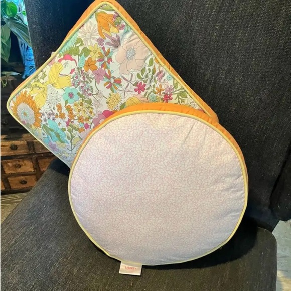 Set of Two Throw Pillows - Picture 2 of 4